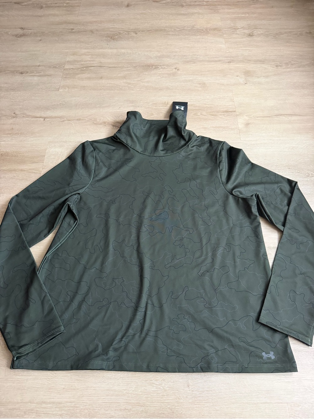 Under Armour Loose Fit SZ L Green Cold Weather Funnel Neck Outdoor Athletic NWT